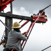 What Should Linemen Do When Safety Equipment Fails During Work?